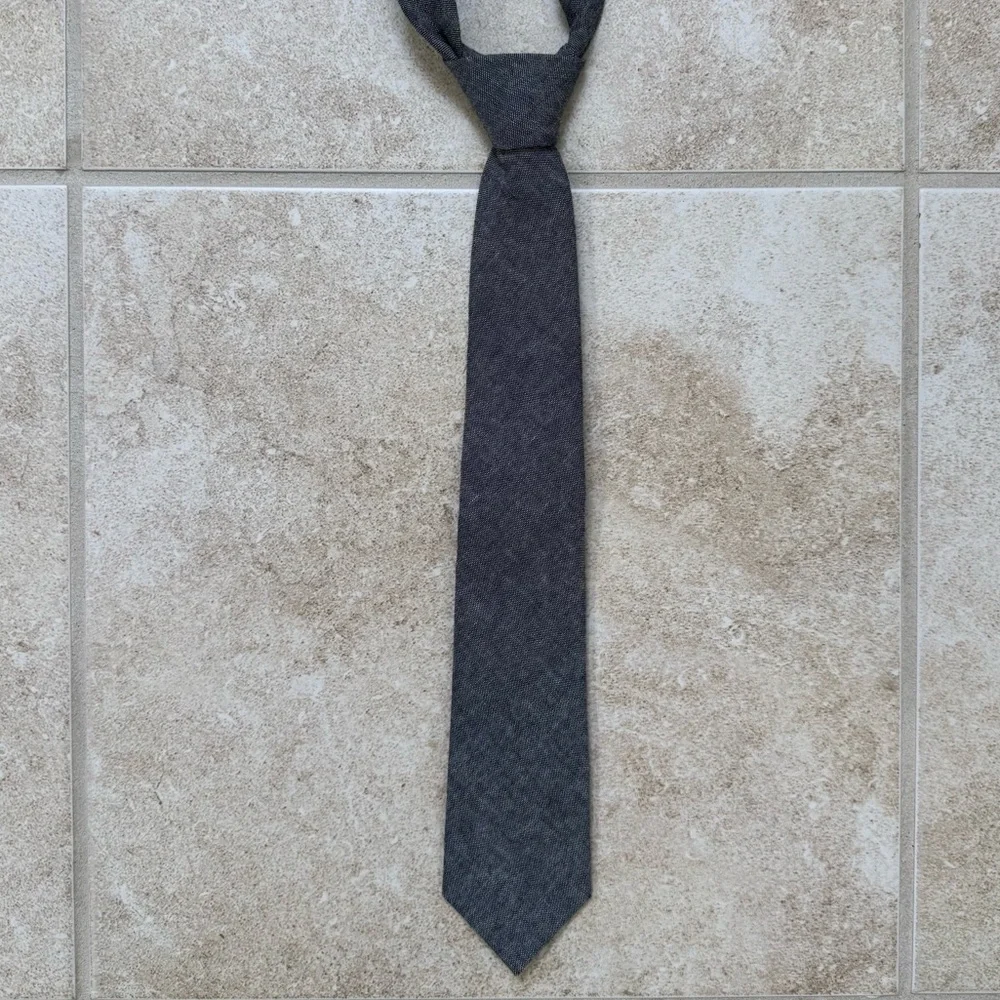 Old Navy Boys' Grey Necktie Size: Medium (8) Color: Charcoal Grey